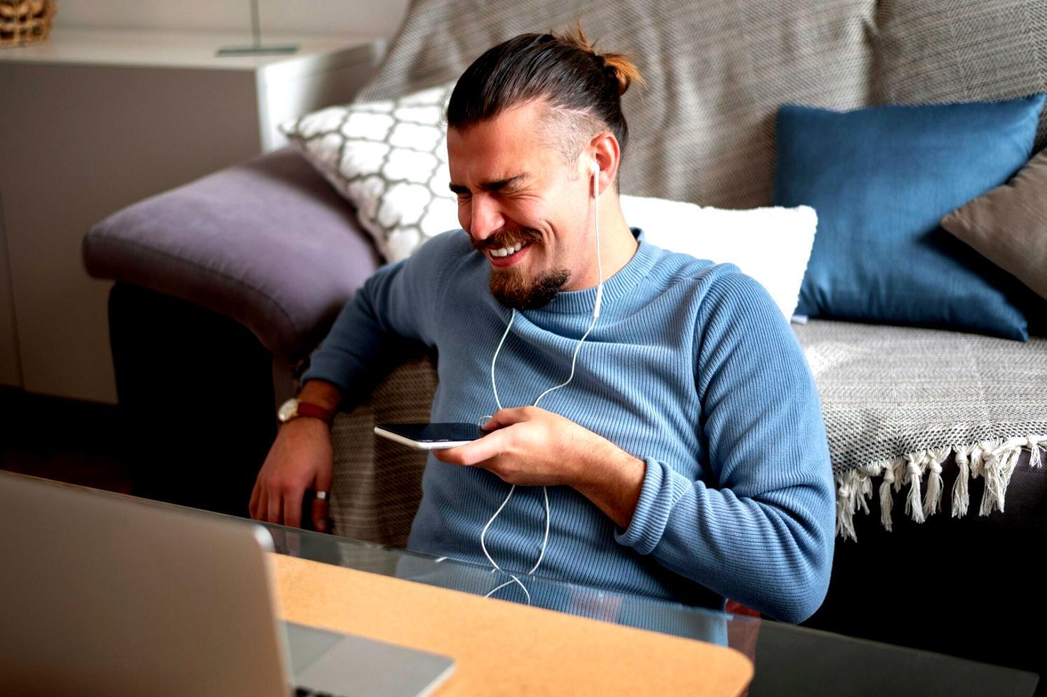 Équipe de travail collaboratif en entreprise